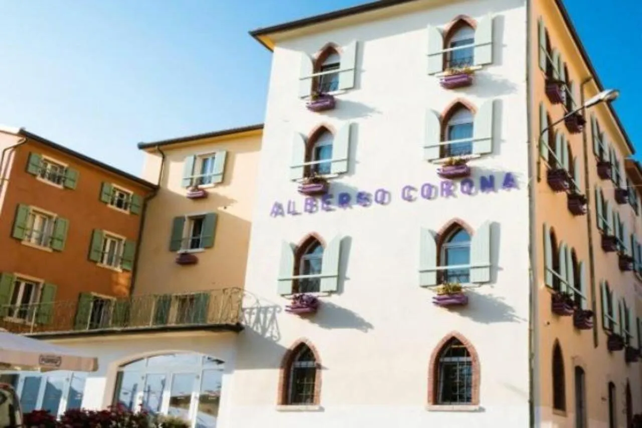 Hotel Corona Spiazzi Di Caprino 4*,