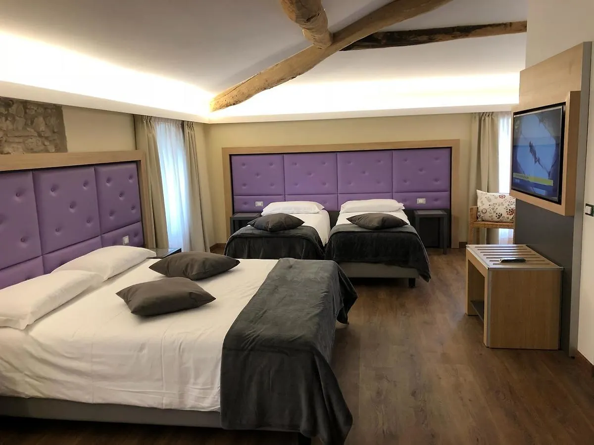 Hotel Corona Spiazzi Di Caprino 4*,  Itália