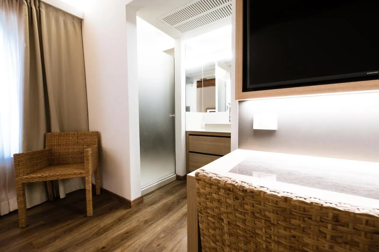 Hotel Corona Spiazzi Di Caprino 4*,
