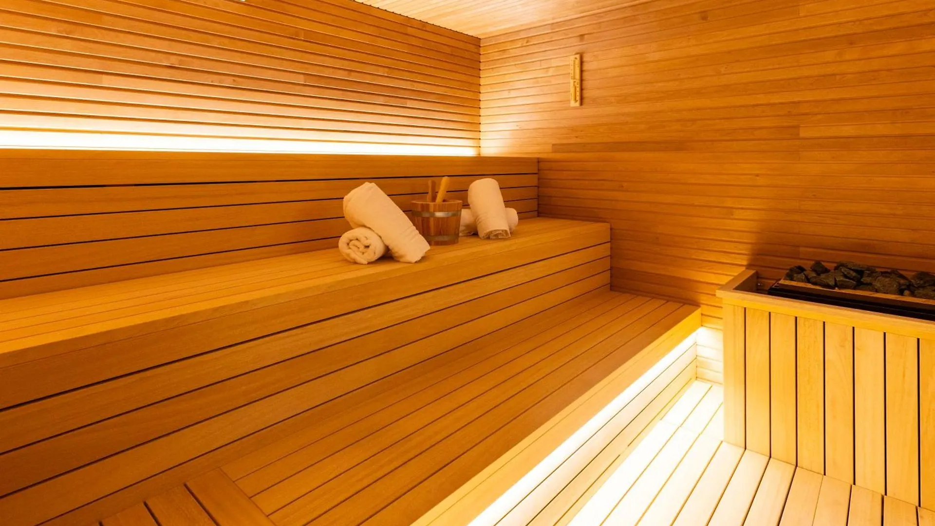 Hotel Corona Spiazzi Di Caprino 4*,  Италия